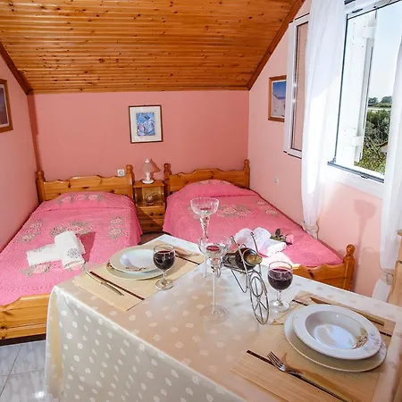 Dimitra & Apartment Minia